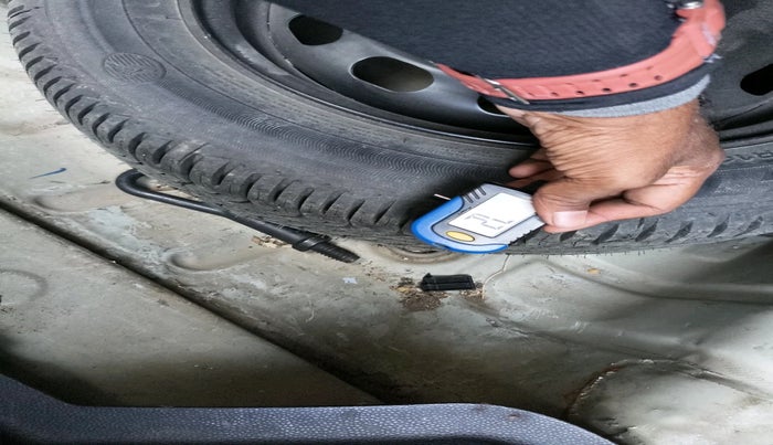 2012 Ford Fiesta TITANIUM DIESEL, Diesel, Manual, 1,04,320 km, tyre