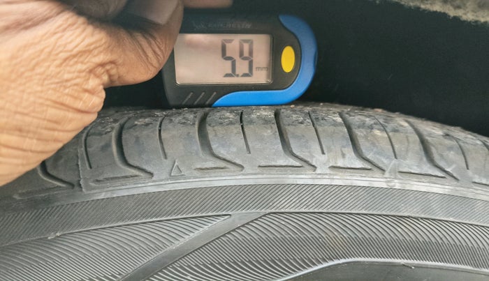 2012 Ford Fiesta TITANIUM DIESEL, Diesel, Manual, 1,04,320 km, tyre