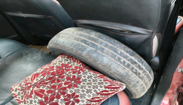 2013 Maruti Wagon R 1.0 VXI, CNG, Manual, 72,259 km, tyre