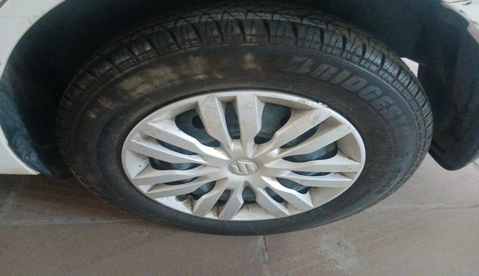 2017 Maruti Dzire VXI AMT, Petrol, Automatic, 90,586 km, tyre