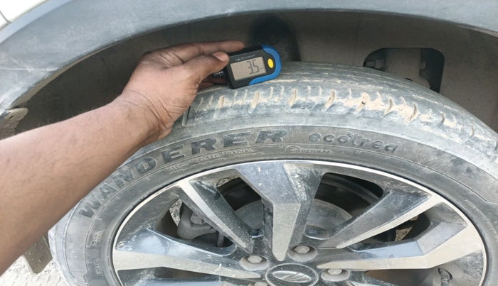 2019 Mahindra XUV300 W8 (O) 1.5 DIESEL AMT, Diesel, Automatic, 1,31,112 km, tyre