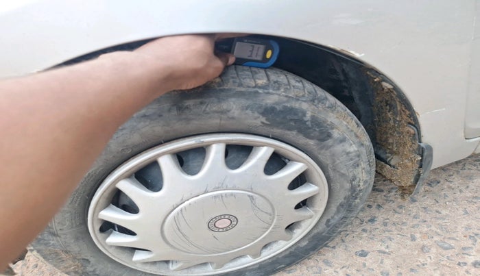 2015 Hyundai Eon ERA +, Petrol, Manual, 84,215 km, tyre