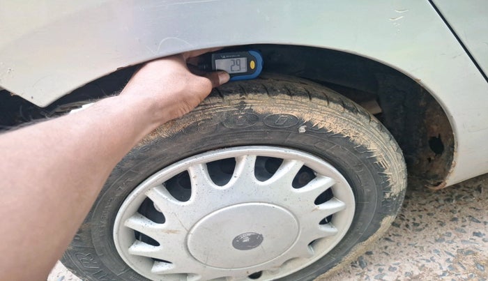 2015 Hyundai Eon ERA +, Petrol, Manual, 84,215 km, tyre