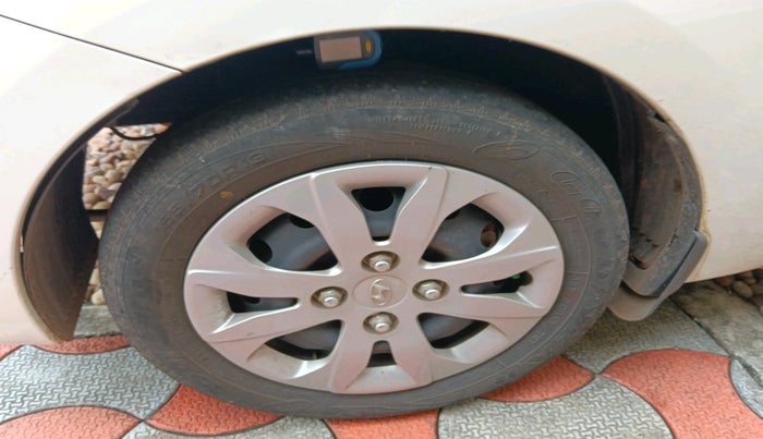 2016 Hyundai Eon MAGNA + AIRBAG, Petrol, Manual, 64,933 km, tyre