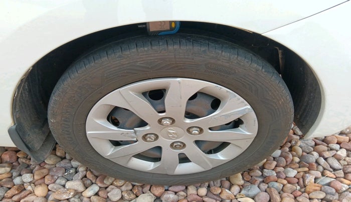 2016 Hyundai Eon MAGNA + AIRBAG, Petrol, Manual, 64,933 km, tyre