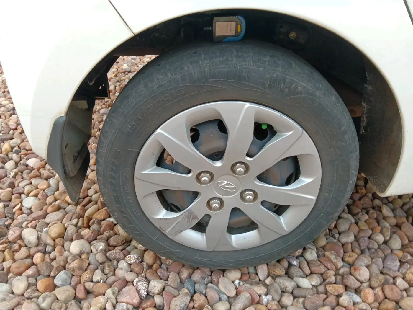 2016 Hyundai Eon MAGNA + AIRBAG, Petrol, Manual, 64,935 km, tyre