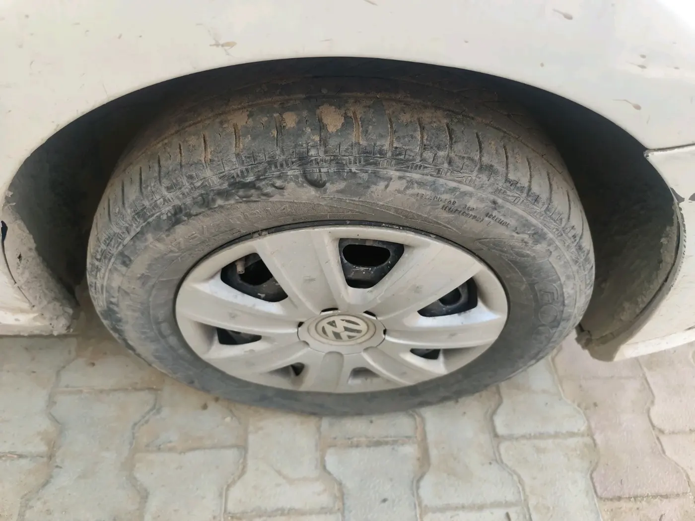2019 Volkswagen Ameo TRENDLINE 1.0L, Petrol, Manual, 48,391 km, tyre