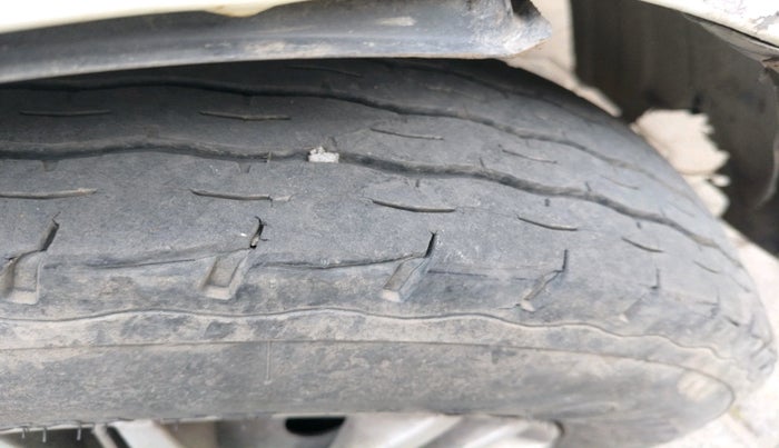 2012 Hyundai i10 MAGNA 1.2, CNG, Manual, 9,99,999 km, tyre