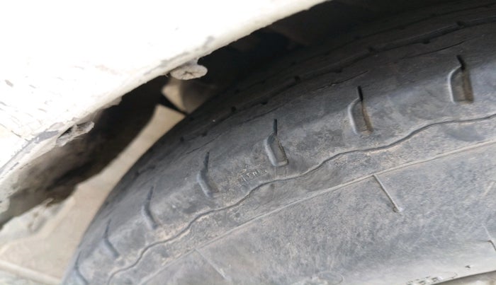 2012 Hyundai i10 MAGNA 1.2, CNG, Manual, 9,99,999 km, tyre