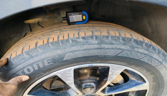 2020 Tata NEXON XZA PLUS (O) PETROL DUAL TONE, Petrol, Automatic, 81,427 km, tyre