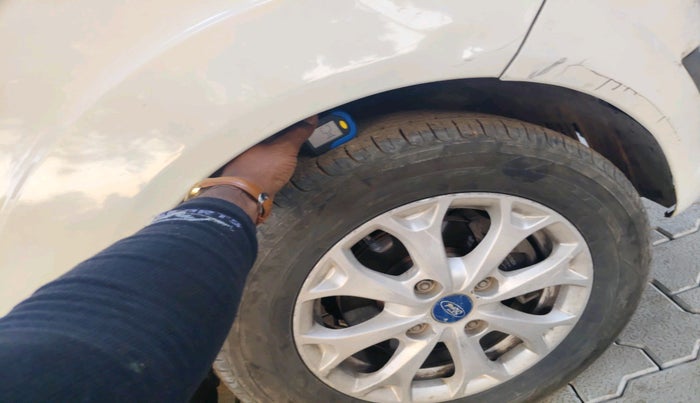 2014 Ford Figo TITANIUM 1.4 DIESEL, Diesel, Manual, 2,21,017 km, tyre