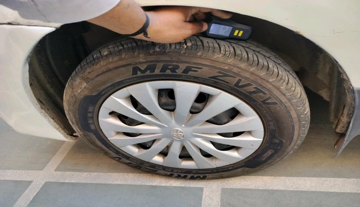 2011 Toyota Etios G, CNG, Manual, 1,34,999 km, tyre