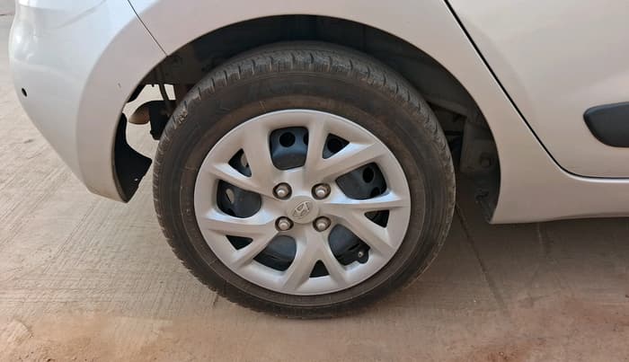 2018 Hyundai Grand i10 SPORTZ 1.2 KAPPA VTVT, Petrol, Manual, 1,11,399 km, tyre