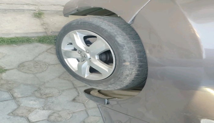 2011 Honda Jazz 1.2 L I-VTEC SELECT, CNG, Manual, 1,98,059 km, tyre