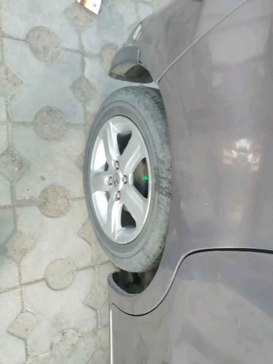 2011 Honda Jazz 1.2 L I-VTEC SELECT, CNG, Manual, 1,98,059 km, tyre