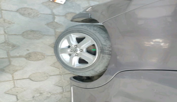 2011 Honda Jazz 1.2 L I-VTEC SELECT, CNG, Manual, 1,98,059 km, tyre