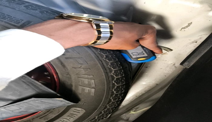 2021 Nissan MAGNITE XL, Petrol, Manual, 1,03,703 km, tyre