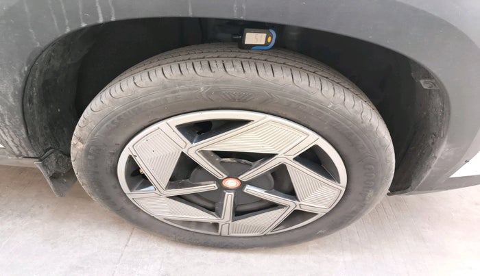 2021 Nissan MAGNITE XL, Petrol, Manual, 1,03,703 km, tyre