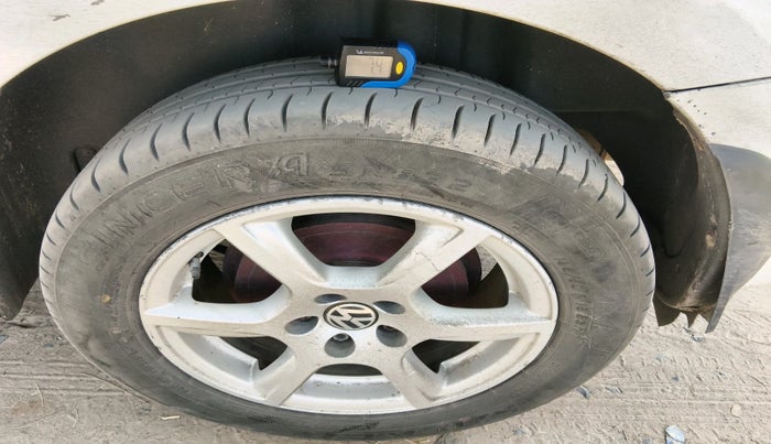 2011 Volkswagen Vento HIGHLINE DIESEL 1.6, Diesel, Manual, 1,23,305 km, tyre