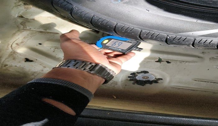 2011 Volkswagen Vento HIGHLINE DIESEL 1.6, Diesel, Manual, 1,23,305 km, tyre