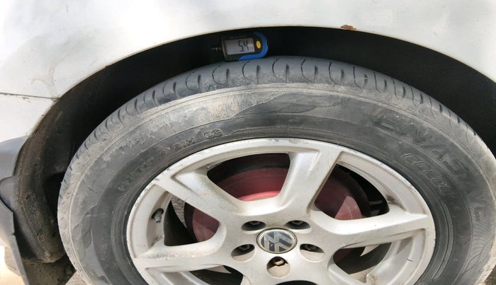 2011 Volkswagen Vento HIGHLINE DIESEL 1.6, Diesel, Manual, 1,23,305 km, tyre