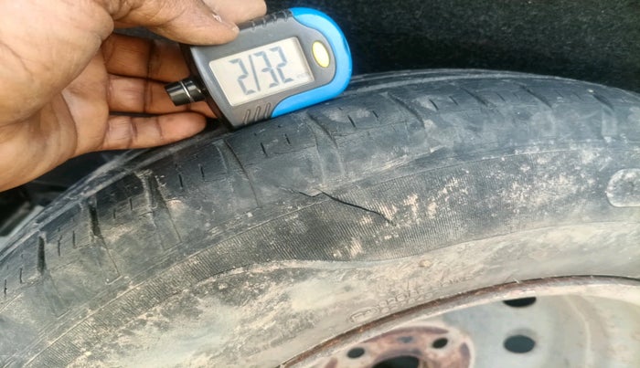 2020 Maruti Swift VXI, Petrol, Manual, 51,235 km, tyre