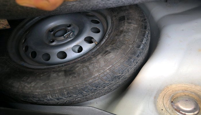 2015 Maruti Swift LXI (O), Petrol, Manual, 46,647 km, tyre