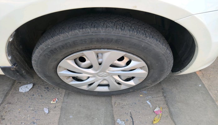 2015 Maruti Swift LXI (O), Petrol, Manual, 46,647 km, tyre