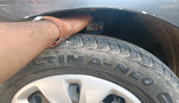 2012 Hyundai i10 MAGNA 1.1, CNG, Manual, 1,03,409 km, tyre