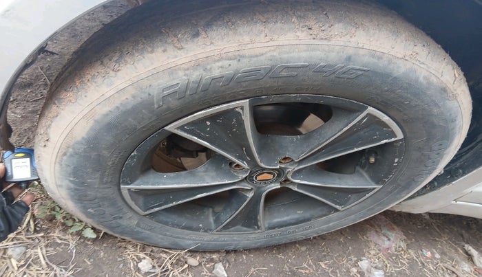 2010 Maruti Swift Dzire VXI, Petrol, Manual, 1,33,422 km, tyre