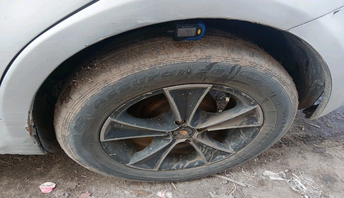 2010 Maruti Swift Dzire VXI, Petrol, Manual, 1,33,422 km, tyre