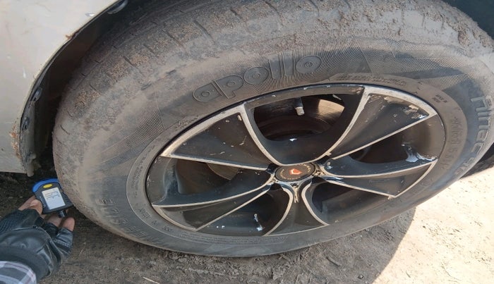 2010 Maruti Swift Dzire VXI, Petrol, Manual, 1,33,422 km, tyre