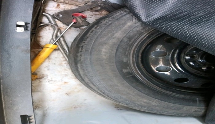 2011 Maruti Swift Dzire VDI, Diesel, Manual, 1,29,936 km, tyre