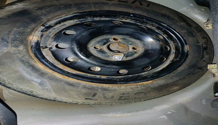 2016 Maruti Swift VXI, Petrol, Manual, 51,963 km, tyre