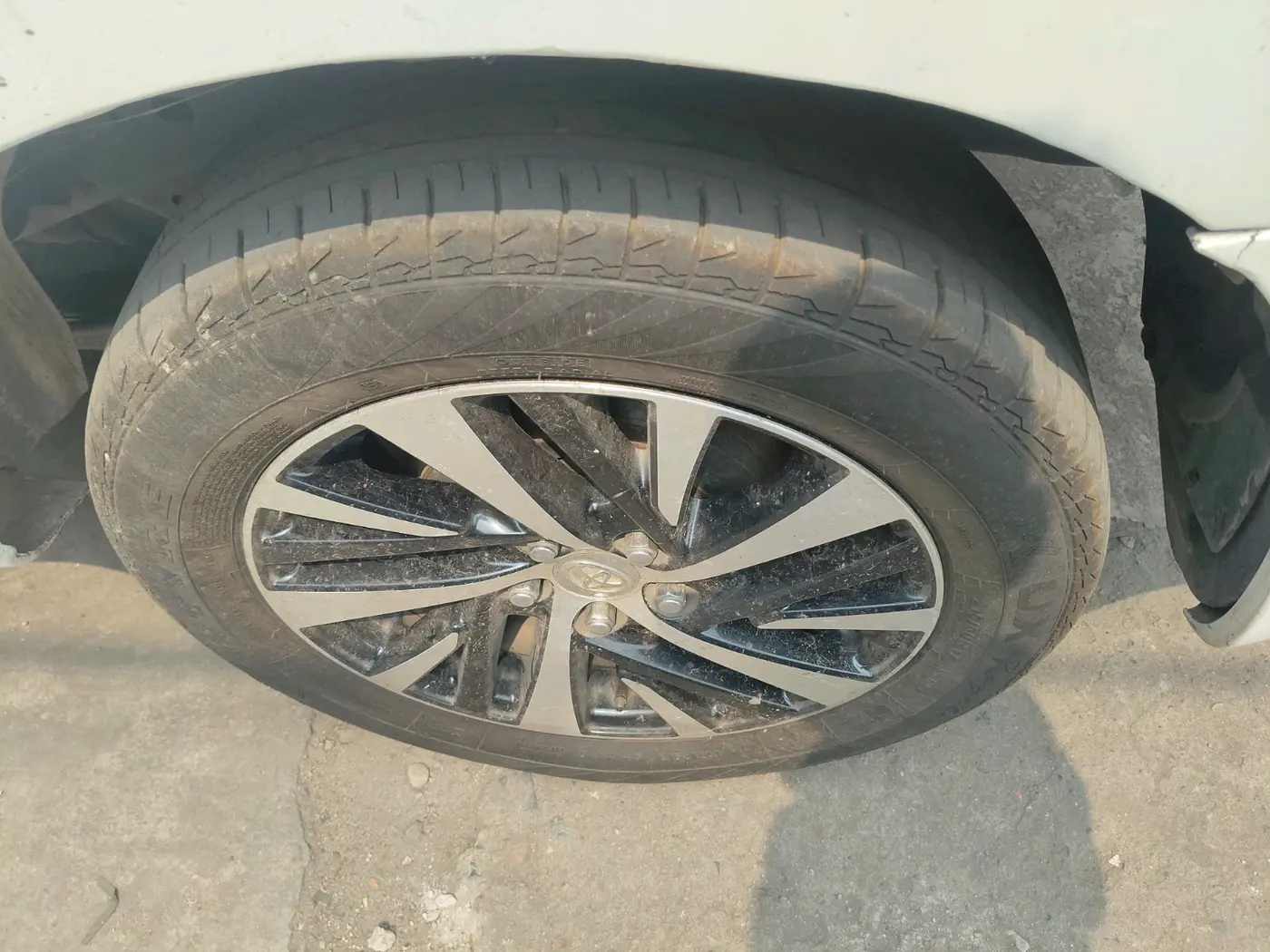 2022 Toyota Innova Crysta 2.4 ZX 7 STR, Diesel, Manual, 1,24,189 km, tyre