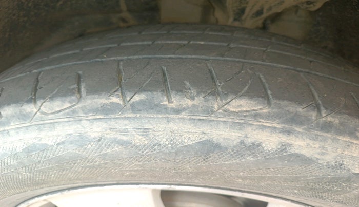 2012 Mahindra XUV500 W8, Diesel, Manual, 1,04,951 km, tyre