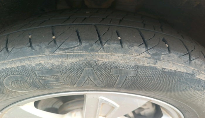 2012 Mahindra XUV500 W8, Diesel, Manual, 1,04,951 km, tyre