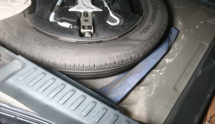 2017 Maruti Vitara Brezza ZDI PLUS, Diesel, Manual, 1,96,259 km, tyre