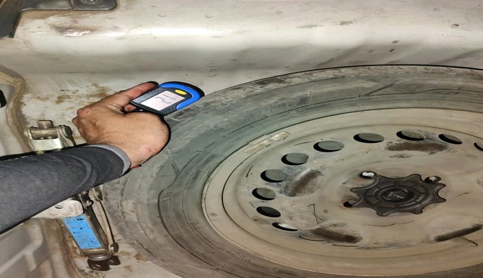 2017 Hyundai Grand i10 MAGNA 1.2 KAPPA VTVT, Petrol, Manual, 1,74,614 km, tyre