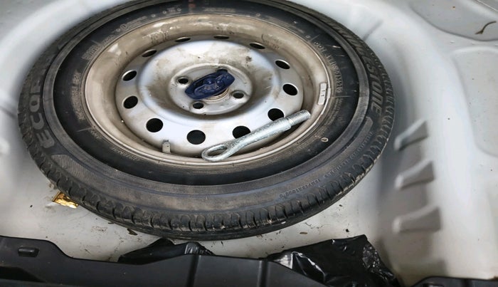 2020 Maruti Dzire LXI, Petrol, Manual, 28,409 km, tyre