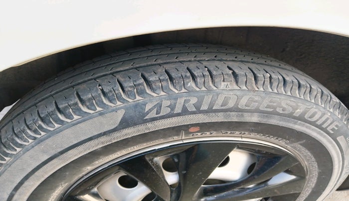 2020 Maruti Dzire LXI, Petrol, Manual, 28,409 km, tyre