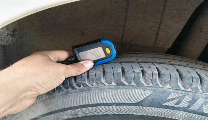 2020 Maruti Dzire LXI, Petrol, Manual, 28,409 km, tyre