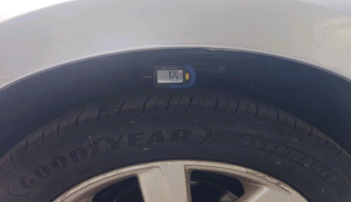 2011 Volkswagen Polo HIGHLINE 1.6L, Petrol, Manual, 39,428 km, tyre