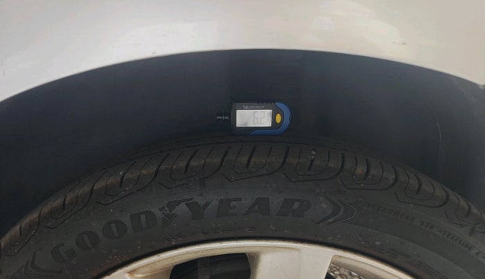 2011 Volkswagen Polo HIGHLINE 1.6L, Petrol, Manual, 39,428 km, tyre