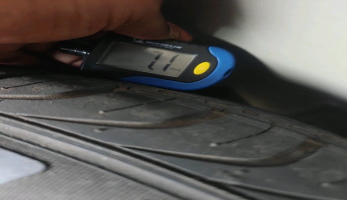 2011 Volkswagen Polo HIGHLINE 1.6L, Petrol, Manual, 39,428 km, tyre