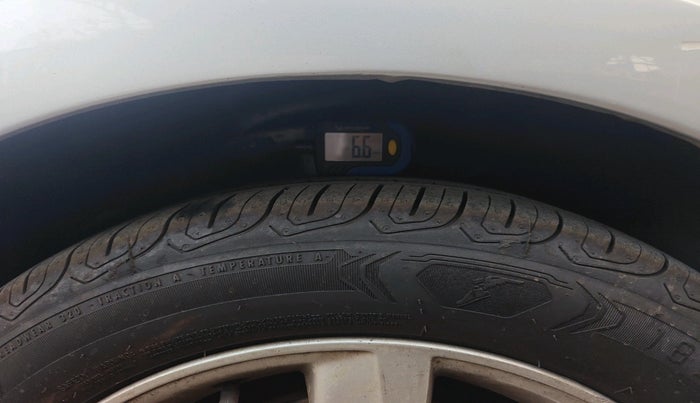 2011 Volkswagen Polo HIGHLINE 1.6L, Petrol, Manual, 39,428 km, tyre