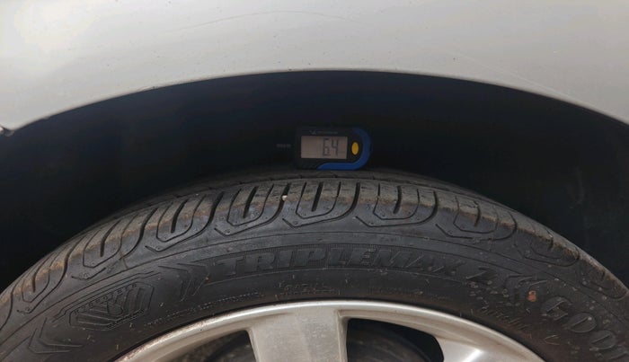 2011 Volkswagen Polo HIGHLINE 1.6L, Petrol, Manual, 39,428 km, tyre