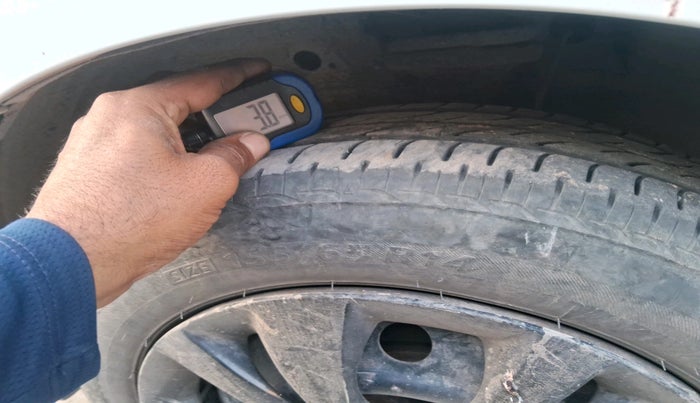 2012 Maruti Wagon R 1.0 LXI CNG, CNG, Manual, 1,02,044 km, tyre