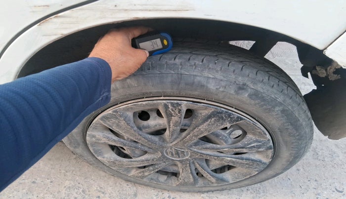 2012 Maruti Wagon R 1.0 LXI CNG, CNG, Manual, 1,02,044 km, tyre