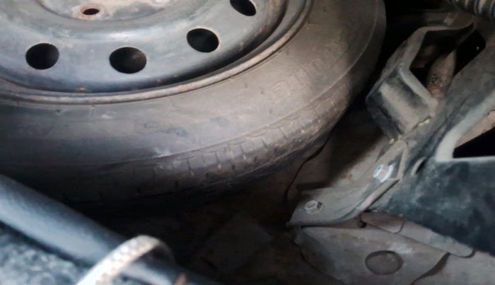 2012 Maruti Wagon R 1.0 LXI CNG, CNG, Manual, 1,02,044 km, tyre